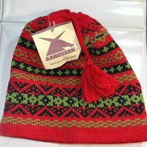 Aardvark 100% lined wool beanie/hat.  New with tag
